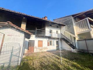 Casa indipendente in vendita a livorno ferraris via solaro del borgo 10