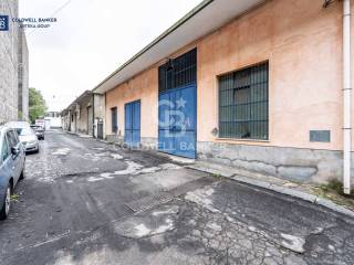 Magazzino in vendita ad acireale via domenico savia, 26