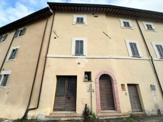 Casa indipendente in vendita a foligno località casenove di serrone, 25