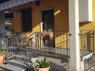 Villa bifamiliare in in affitto da privato a clivio via cantello, 12