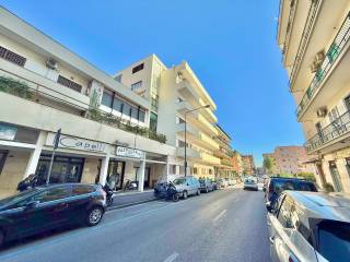 Garage in vendita a napoli via francesco giordani, 11