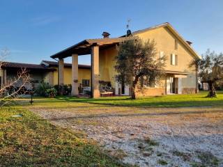 Villa in vendita a calcinato via alessandro manzoni, 54