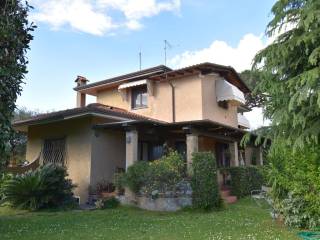 Villa in vendita a forte dei marmi via don giovanni minzoni