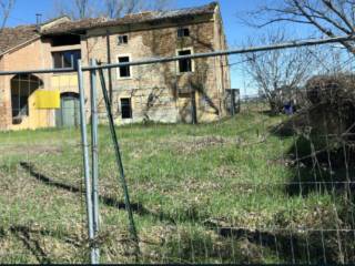 Rustico all'asta a busseto strada dei due ponti