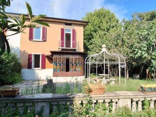 Casa indipendente in in vendita da privato a bergamo via santa vincenza gerosa, 19