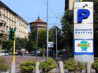 Garage in affitto a milano via giacomo puccini