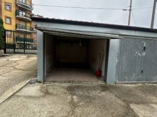 Garage in vendita a rivoli via monte cimone, 19