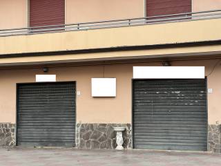 Negozio in vendita a campagna via mahatma gandhi, 18