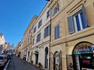 Negozio in affitto a genzano di roma via italo belardi, 24