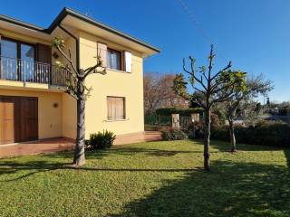 Casa indipendente in vendita a paese via castellana, 12