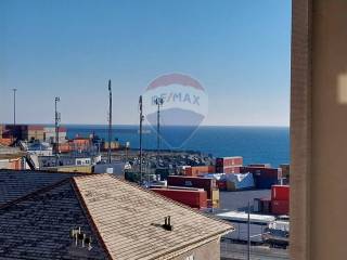 Appartamento in vendita a genova via voltri, 9