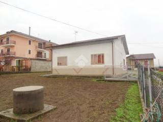 Casa indipendente in vendita a san giorgio del sannio via fontanaisi, 51