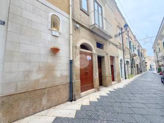 Casa indipendente in vendita a lucera via giovanni bovio, 15