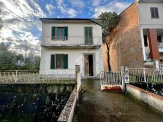 Casa indipendente in vendita a empoli via piovola, 102