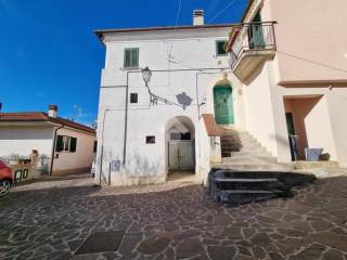 Casa indipendente in vendita ad atri via de lauretis, 23