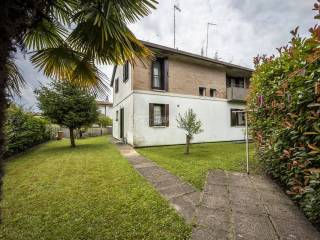 Villa bifamiliare in vendita a treviso strada di santa bona vecchia 88/h