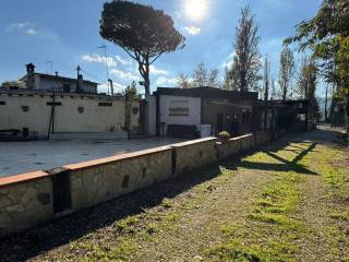 Intero stabile in vendita a castel gandolfo via spiaggia del lago