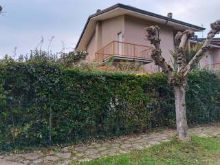 Villa a schiera in vendita a pietrasanta via puglie