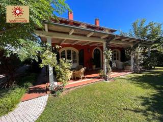 Villa in vendita a forte dei marmi via gorizia