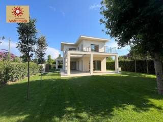 Villa in vendita a forte dei marmi via fratelli rosselli