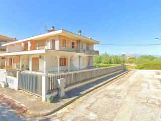 Casa indipendente in vendita a roseto degli abruzzi via fosse ardeatine, 14