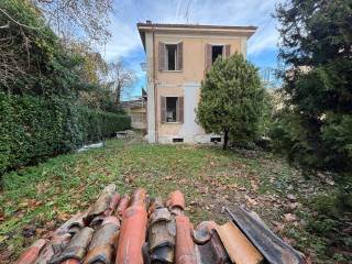 Villa in vendita a pesaro via padre massimiliano kolbe, 90