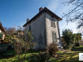 Villa in vendita a cocquio-trevisago contrada intelo