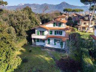 Villa in vendita a pietrasanta via monte gabberi