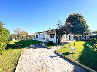 Villa bifamiliare in vendita a cerveteri via dei glicini, 37