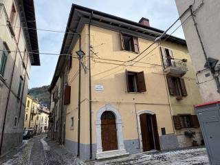 Casa indipendente in vendita a pescasseroli via carmelo sipari, 18