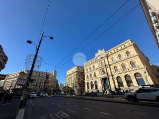 Negozio in vendita a napoli via giulio cesare cortese