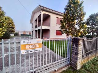 Villa in vendita a quingentole via della repubblica