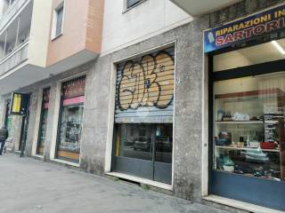 Negozio in affitto a torino via tunisi, 67