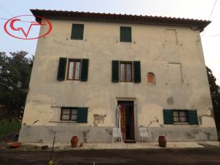 Casa indipendente in vendita a montevarchi via ferdinando magellano