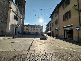 Negozio in vendita a vimercate piazza santo stefano