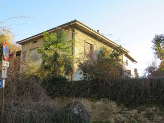 Casa indipendente in vendita a cantù via carlo cattaneo, 26