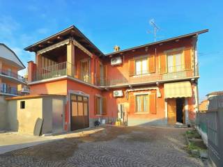 Villa in vendita ad alba piazzale madonna di moretta