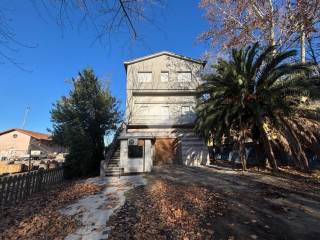 Intero stabile in vendita a viterbo viale francesco baracca, 4