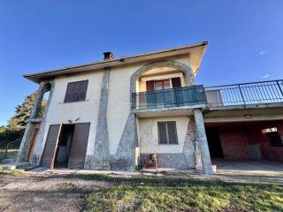 Casa indipendente in vendita a belforte monferrato via chiarli