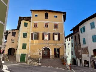 Rustico in vendita a borgo d'anaunia piazza dante alighieri, 5