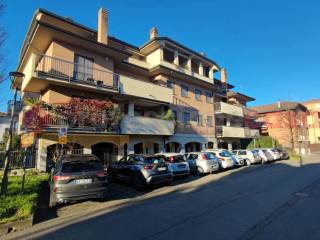 Garage in vendita a locate di triulzi via giuseppe verdi, 18