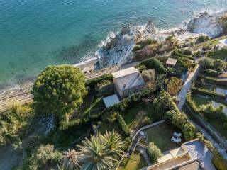 Villa bifamiliare in vendita a varazze lungomare europa