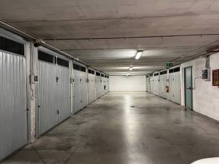 Garage in affitto a roma piazzale dei caduti della montagnola