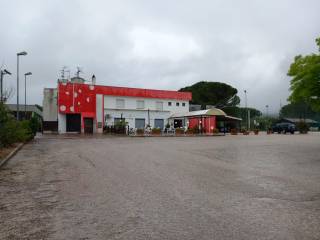 Negozio all'asta a spoleto strada statale flaminia