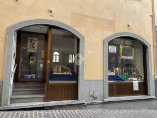 Negozio in affitto a clusone piazza marinoni, 38