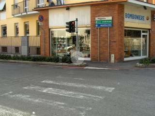 Negozio in vendita a cuggiono piazza s. maurizio