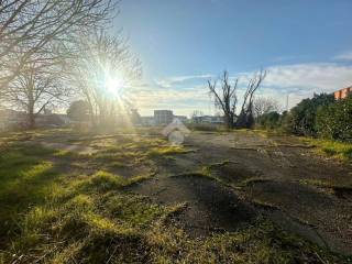 Terreno commerciale in vendita a peschiera borromeo via liguria