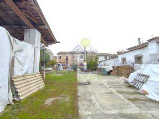 Casa indipendente in vendita a canneto sull'oglio via locatelli 14