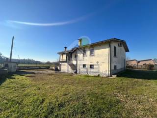 Villa in vendita a miradolo terme via sandro pertini