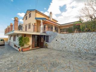 Villa in vendita ad aci sant'antonio via sotto monterosso, 13